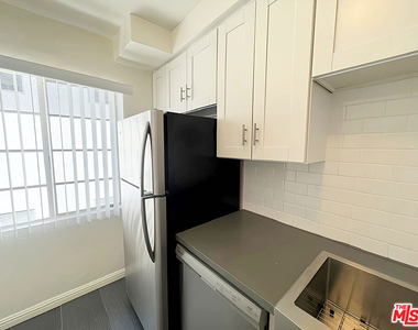 1026 N Genesee Avenue - Photo Thumbnail 9