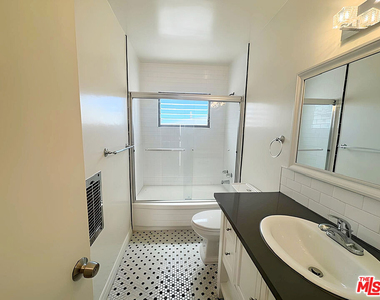 1026 N Genesee Avenue - Photo Thumbnail 16