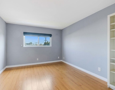 3910 Moore Street - Photo Thumbnail 14