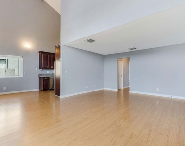 3910 Moore Street - Photo Thumbnail 2