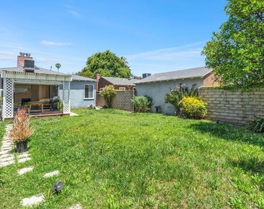 14348 Collins Street - Photo Thumbnail 31