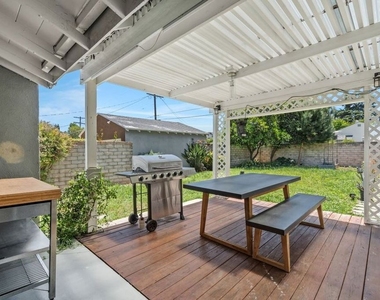 14348 Collins Street - Photo Thumbnail 24