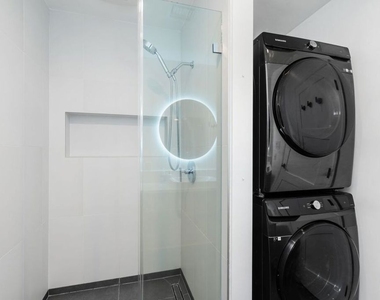 14348 Collins Street - Photo Thumbnail 17