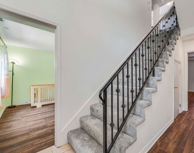10924 Bloomfield Street - Photo Thumbnail 2