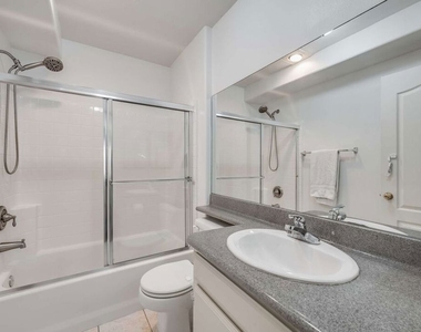 10924 Bloomfield Street - Photo Thumbnail 4