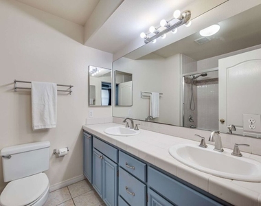 10924 Bloomfield Street - Photo Thumbnail 7