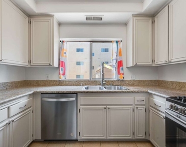10924 Bloomfield Street - Photo Thumbnail 12