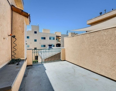 10924 Bloomfield Street - Photo Thumbnail 19