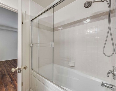 10924 Bloomfield Street - Photo Thumbnail 8