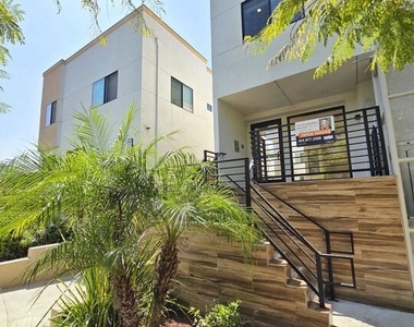 2651 S Hobart Blvd - Photo Thumbnail 12