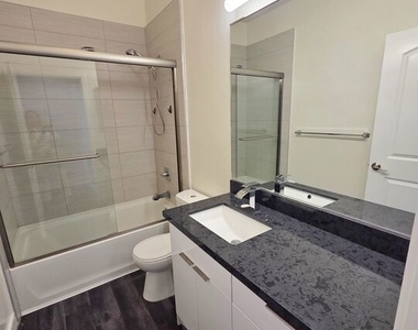 2651 S Hobart Blvd - Photo Thumbnail 10