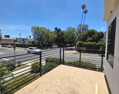 2651 S Hobart Blvd - Photo Thumbnail 4