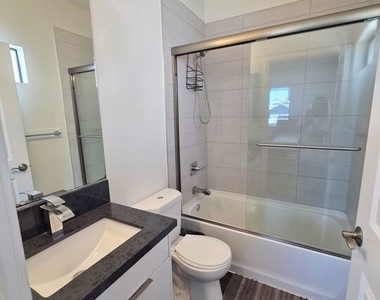 2651 S Hobart Blvd - Photo Thumbnail 3