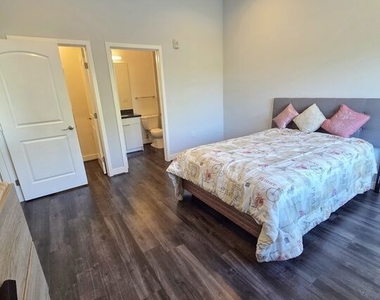 2651 S Hobart Blvd - Photo Thumbnail 8