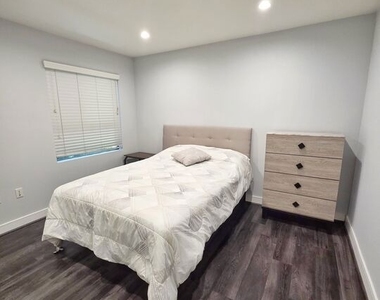 2651 S Hobart Blvd - Photo Thumbnail 6