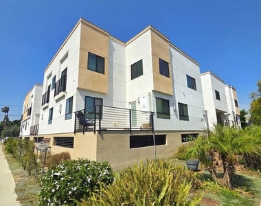 2651 S Hobart Blvd - Photo Thumbnail 11
