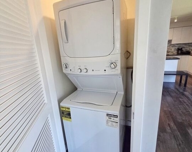 2651 S Hobart Blvd - Photo Thumbnail 5