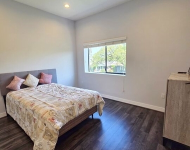 2651 S Hobart Blvd - Photo Thumbnail 7