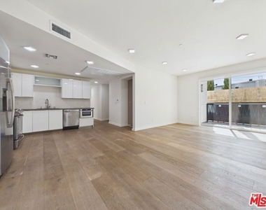 850 Crenshaw Boulevard - Photo Thumbnail 1
