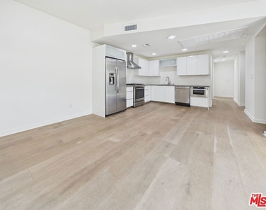 850 Crenshaw Boulevard - Photo Thumbnail 4