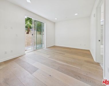 850 Crenshaw Boulevard - Photo Thumbnail 9