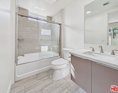 850 Crenshaw Boulevard - Photo Thumbnail 11