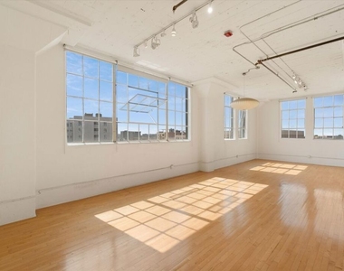 420 S San Pedro Street - Photo Thumbnail 2