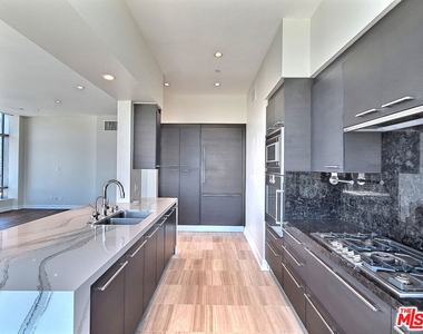 900 W Olympic Boulevard - Photo Thumbnail 9