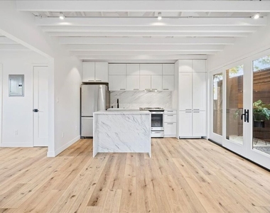 4027 Moore Street - Photo Thumbnail 9
