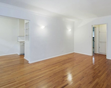 8569 Holloway Drive - Photo Thumbnail 4
