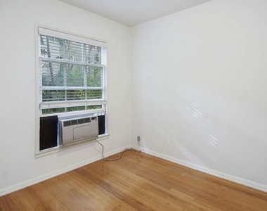 8569 Holloway Drive - Photo Thumbnail 10