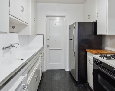 8569 Holloway Drive - Photo Thumbnail 6