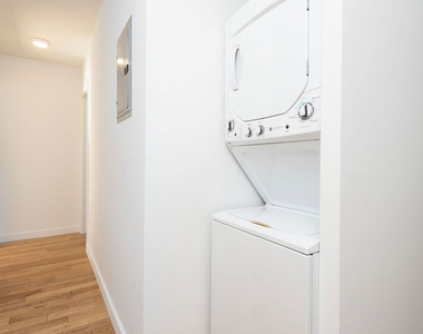 1341 S Burnside Avenue - Photo Thumbnail 4