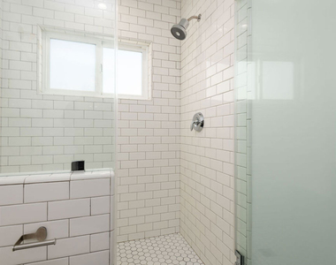 1341 S Burnside Avenue - Photo Thumbnail 6