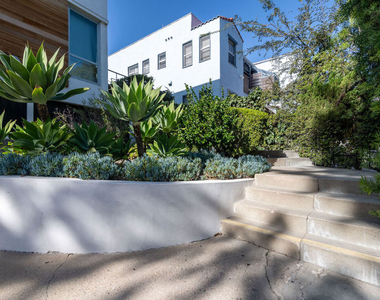 1341 S Burnside Avenue - Photo Thumbnail 7