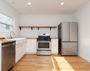 1341 S Burnside Avenue - Photo Thumbnail 2