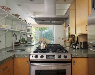 8322 Ridpath Drive - Photo Thumbnail 5