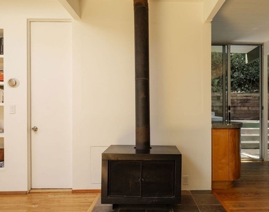 8322 Ridpath Drive - Photo Thumbnail 6