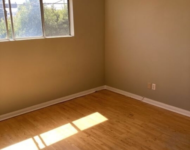 1646 Franklin Street - Photo Thumbnail 14
