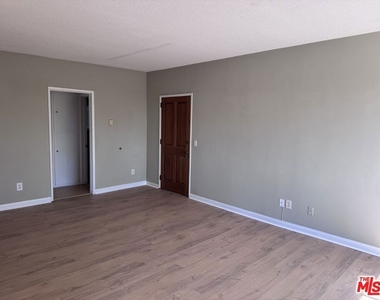 1646 Franklin Street - Photo Thumbnail 3