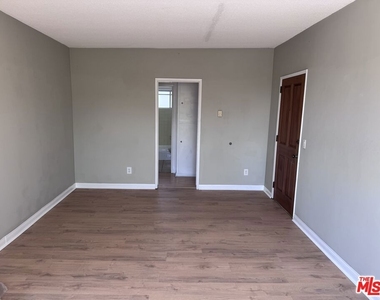 1646 Franklin Street - Photo Thumbnail 2
