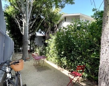 922 N Hudson Avenue - Photo Thumbnail 3