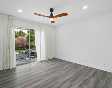 807 N Alfred Street - Photo Thumbnail 9