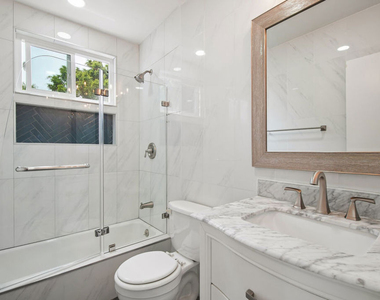 807 N Alfred Street - Photo Thumbnail 12