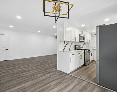 807 N Alfred Street - Photo Thumbnail 3