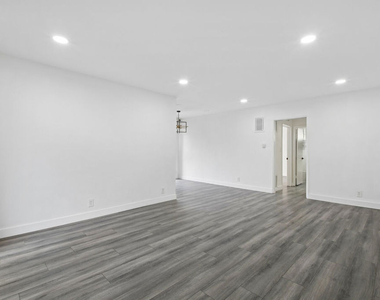 807 N Alfred Street - Photo Thumbnail 1