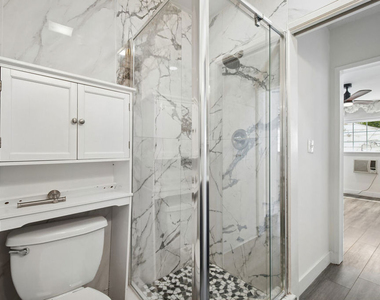 807 N Alfred Street - Photo Thumbnail 16