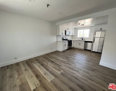 11430 Cedar Avenue - Photo Thumbnail 6