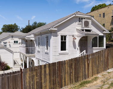 1310 1/2 Lucile Avenue - Photo Thumbnail 15