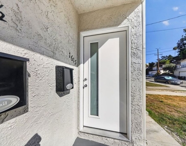 1615 S Adams Street - Photo Thumbnail 3
